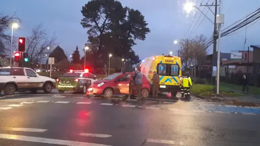 Accidente de tránsito en Los Ángeles moviliza a equipos de emergencia
