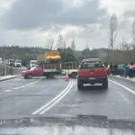 Vecinos de Mulchén protestan por cortes de luz bloqueando ruta Negrete-Mulchén, Cedida