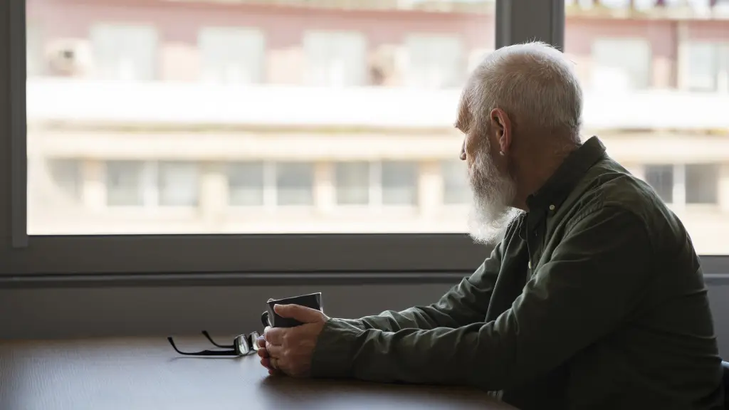 Según especialista, el abandono de adultos mayores “habla de todo lo que nos falta como sociedad en lo cultural”., Freepik