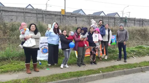 Vecinos de Villa Los Ríos protestan por acumulación de basura frente a sala cuna