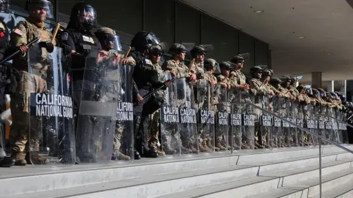 Las protestas contra redadas se extienden por EE.UU. y Texas despliega la Guardia Nacional