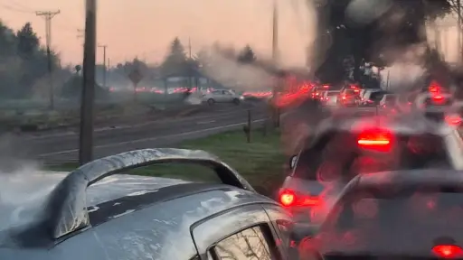 Accidente entre camión y motocicleta deja a una persona en estado grave en avenida Las Industrias