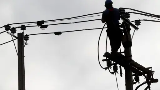 Más de 4 mil clientes siguen sin electricidad en el Biobío: Los Ángeles, Quilleco y zonas rurales las más afectadas