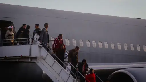 Chile recibe a 43 compatriotas deportados desde EE.UU. en medio de crecientes restricciones migratorias