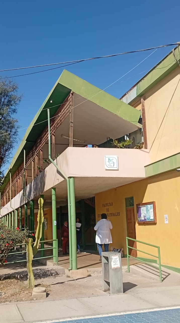 Edificio Universidad de Atacama afectado por el sismo. / RR.SS