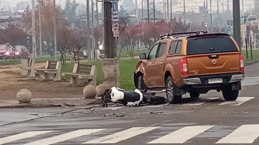 Dos motociclistas en estado grave tras accidente de tránsito en Los Ángeles