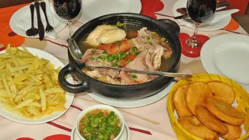 Desde la casa de doña Rina al Menú de Chile: La Pollona recibe mención honrosa