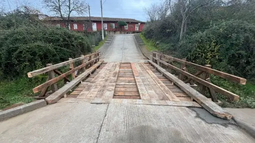 Reabren tránsito en calle Manuel Palacios de Rere tras reparación de puente