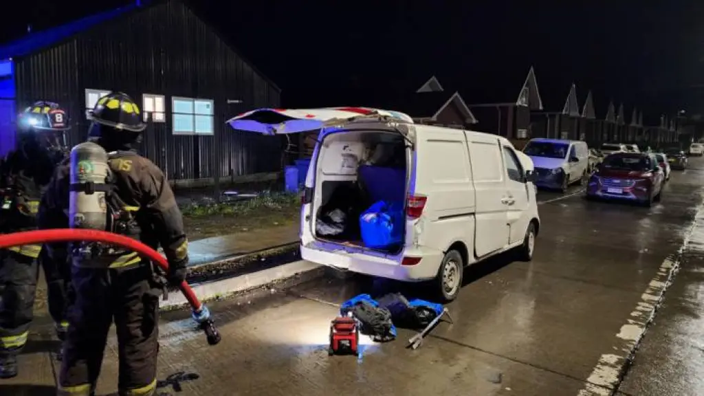 Prendió un cigarro y su furgón explotó: conductor quedó en riesgo vital en Punta Arenas, El Pingüino 