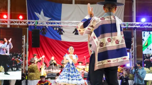 Negrete debutará en la categoría adulta del Campeonato Nacional de Cueca con pareja de bailarines 