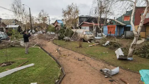 ¿Cubren los seguros habitacionales los daños por tornados?: La duda que inquieta a los habitantes del Biobío