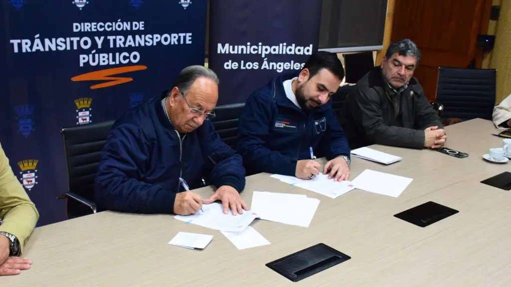 Firma preconvenio cámaras UOCT 