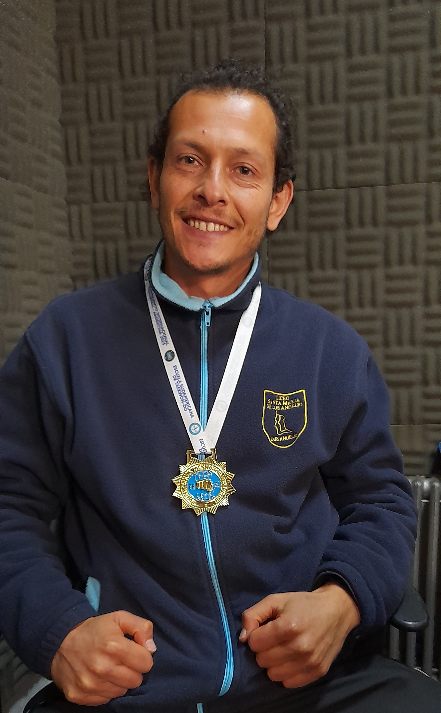 El docente de 34 años, Carlos Pavez está con la ilusión de llevar en lo alto en nombre de Los Ángeles y de Chile / La Tribuna
