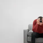 Los principales síntomas de la esquizofrenia son alucinaciones, delirios y pérdida de funcionalidad., Freepik