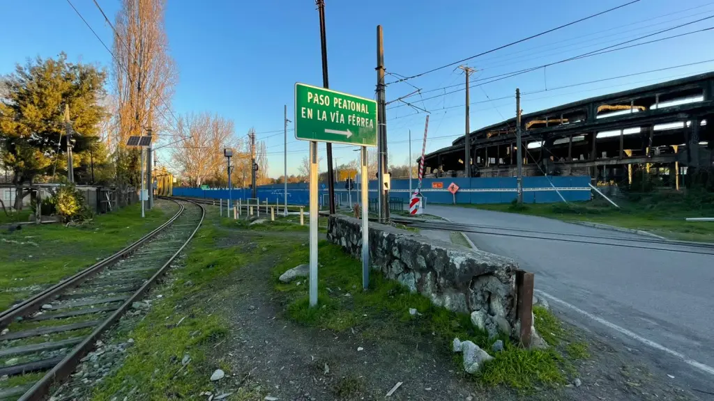 Paso tradicional utilizado por más de un siglo por EFE, pero que ha sido descartado como acceso al nuevo estadio / / Felipe Sánchez