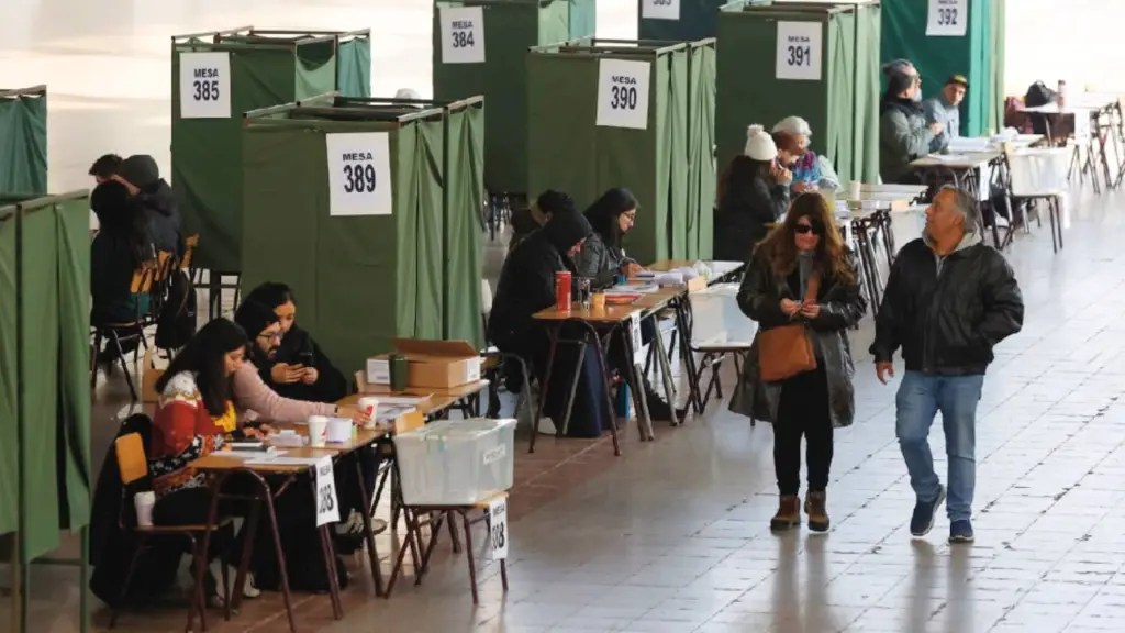 Instalación de mesas llegó al 100% en la provincia de Biobío., Elvis González / EFE
