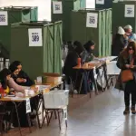 En la provincia de Biobío, Jeannette Jara obtuvo 9.400 votos (58,37%) de los 17.215 sufragios emitidos en las 390 mesas instaladas., Elvis González / EFE