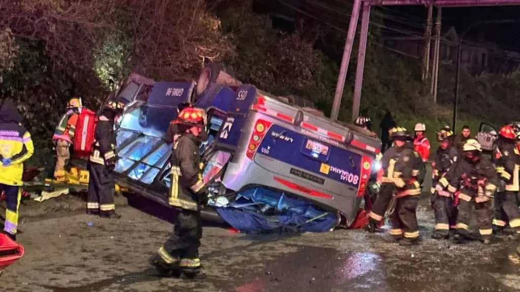 Volcamiento de taxibus deja de un fallecido y más de 20 pasajeros heridos en Chiguayante, cedida