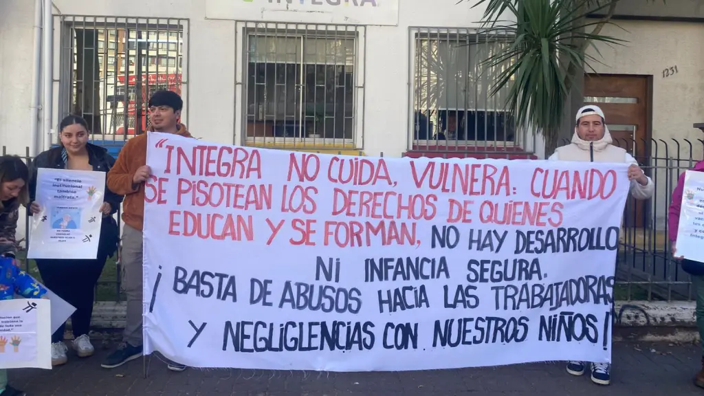 trabajadores del jardín infantil y sala cuna Javiera Carrera 