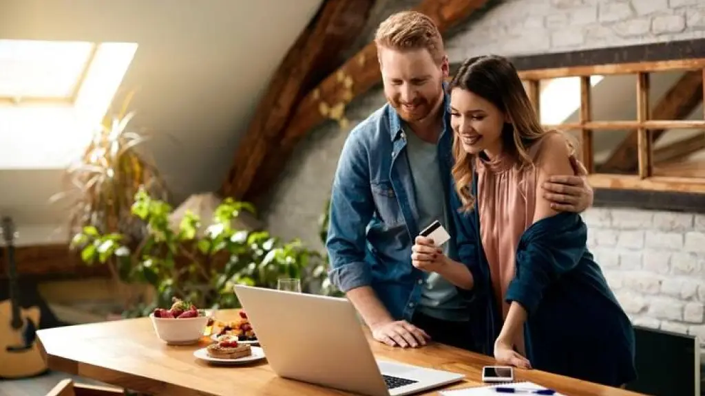 El crédito de consumo y el avance en efectivo parecen lo mismo, pero tienen diferencias importantes.