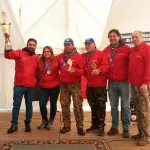 Los integrantes del Club Vicente García, celebrando en Parral, La Tribuna