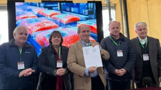 Alianza entre agricultura y salmonicultura busca aumentar 200 mil hectáreas de granos