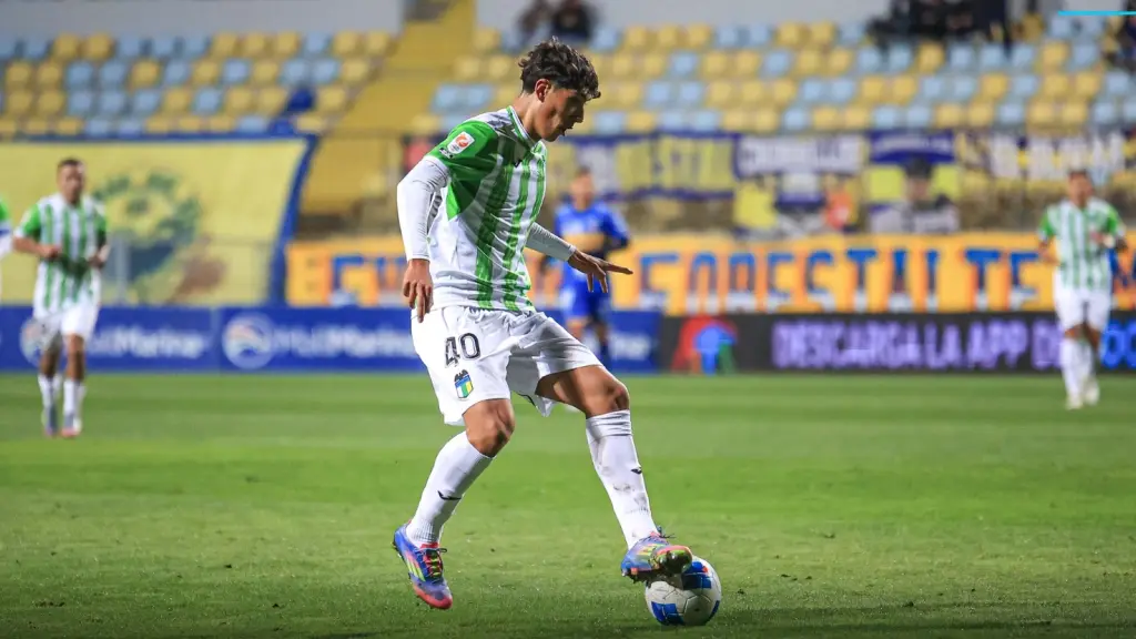 Joaquín Muñoz Riffo cuenta con una potente zurda, además maneja los dos perfiles y es un dotado cabeceador, Club O´Higgins