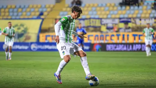 Talento quillecano debuta en el fútbol profesional con solo 16 años 