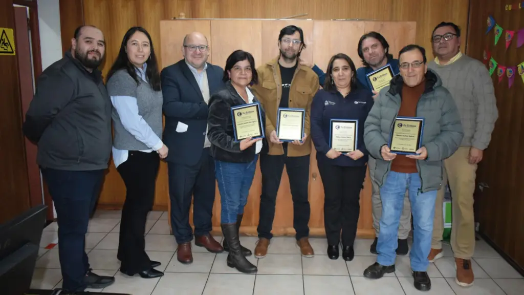  Ramón Guiñez, Milton Sáez, Claudia Robles, Maby Polanco y Fredy Muñoz fueron reconocidos por sus destacadas trayectorias en la empresa periodística / La Tribuna