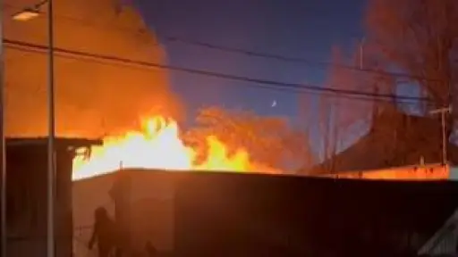 Incendio en frutería movilizó a los equipos de emergencia de Los Ángeles