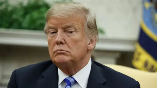 Trump califica de débil ataque de Irán y revela que EE.UU. fue alertado antes del lanzamiento de misiles