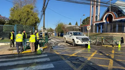 Municipalidad de Nacimiento suspende tránsito en calle Freire por limpieza de cámaras de aguas lluvias 