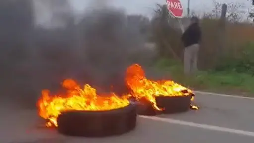 Tránsito cortado en camino hacia Antuco por protesta en contra de empresa eléctrica