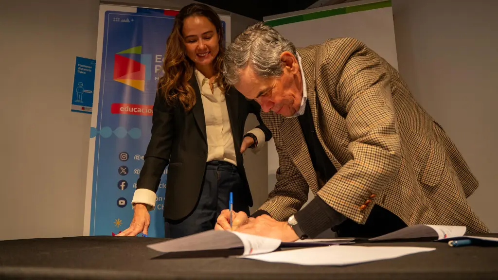 Firma de convenio, Cedida