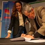 Firma de convenio, Cedida