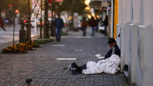 Implementan albergue de emergencia y extienden el Código Azul en Los Ángeles