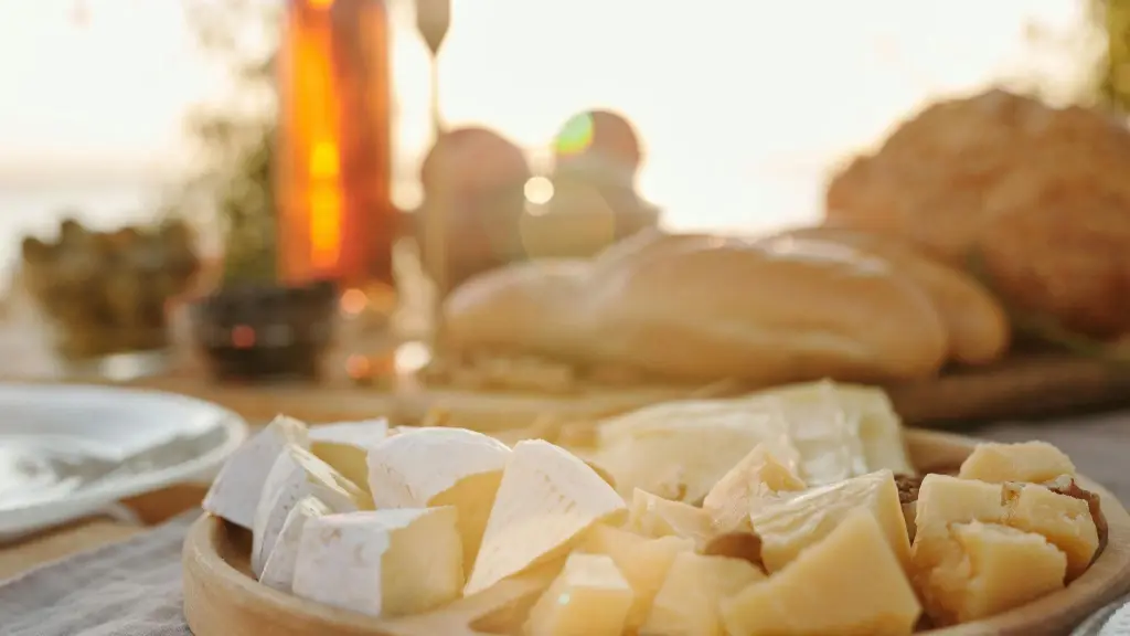 El mercado ha respondido a esta necesidad creciente, y hoy es posible encontrar queso sin lactosa, que mantiene su sabor y textura tradicional.