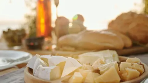 Intolerancia a la lactosa: ¿Qué quesos puedo comer sin problemas?