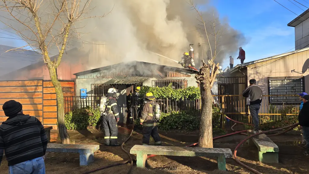 El incendio se registró durante la tarde de este jueves, Cuerpo de Bomberos de Los Ángeles.