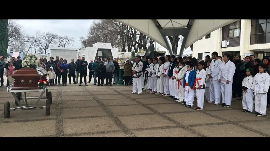 Un gran recogimiento se vivió durante el funeral, donde los alumnos de la Escuela de Karate Moo Duk Kwan Tang Soo Do Los Ángeles entregaron su reconocimiento y pesar por la partida del Maestro, La Tribuna