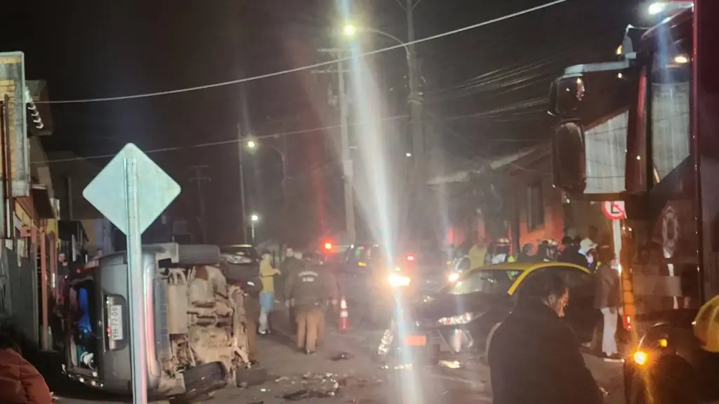 Conductor quedó atrapado en su vehículo tras colisionar con un taxi colectivo en Nacimiento, Diario La Tribuna
