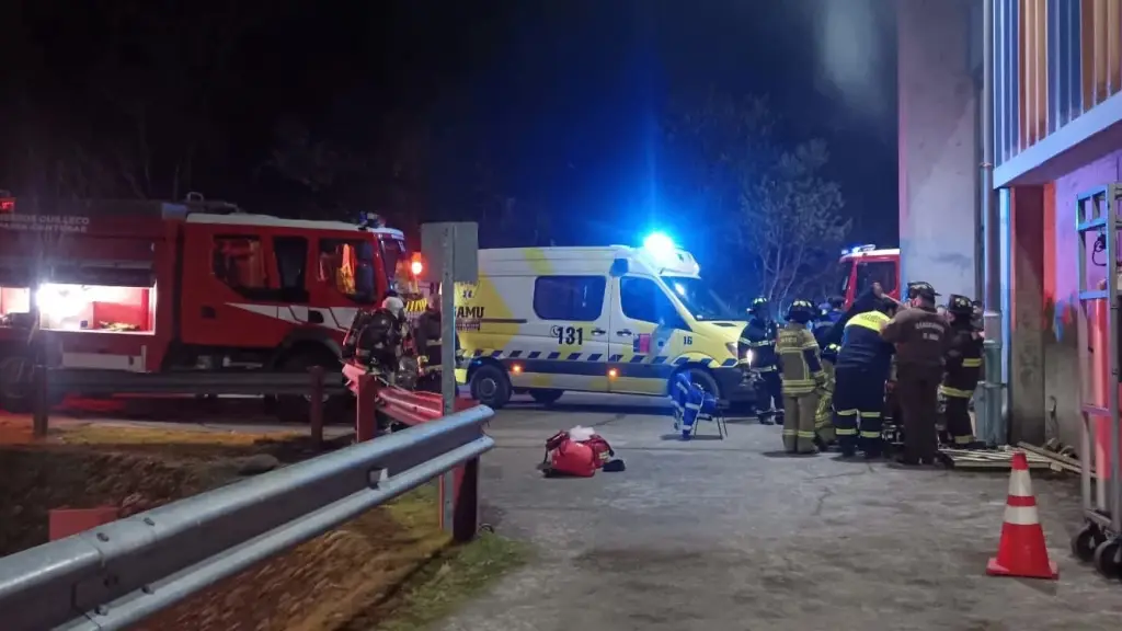 Explosión en central hidroeléctrica Rucúe deja a trabajador con quemaduras, Bomberos