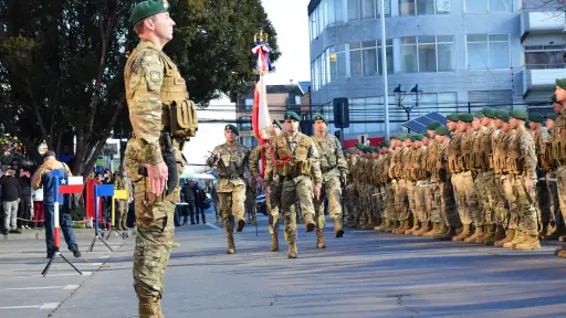 Frente al pabellón nacional: 200 conscriptos juraron en emotiva ceremonia en la plaza de Armas
