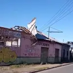 Inmueble en ruinas en sector céntrico de Los Ángeles pone en riesgo a peatones y conductores, La Tribuna