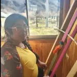 Claudia Paine Pereira y su telar, cedida