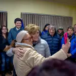 Evelyn Matthei junto a dirigentes rurales durante su gira por La Araucanía, donde destacó el rol del campo en el desarrollo del país., Gentileza