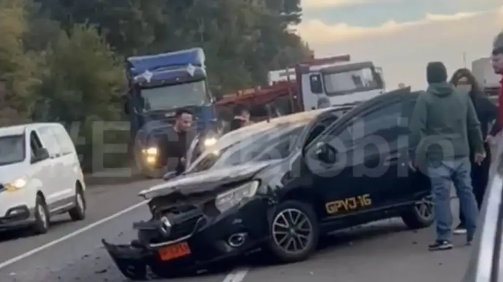 Camión colisiona con taxi en la Ruta 5 Sur de Mulchén, ECHBiobio
