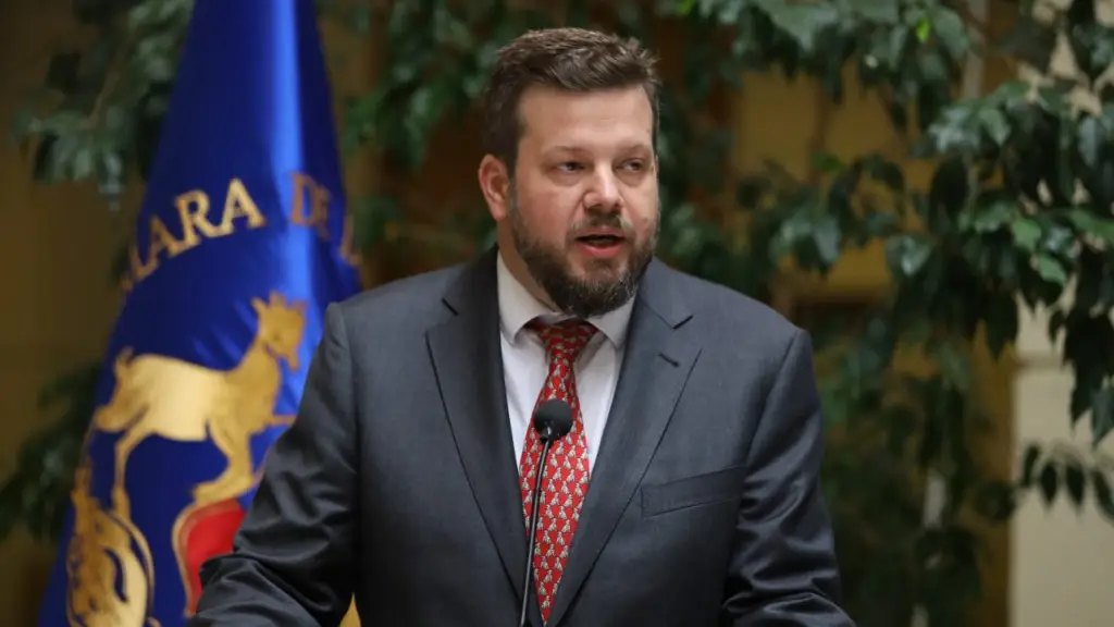 Johannes Kaiser, en una entrevista televisiva manifestó que estaría dispuesto a respaldar un golpe militar., Redes sociales