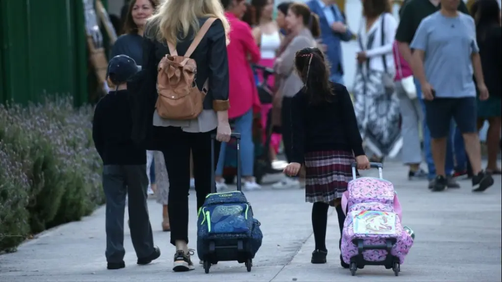 Conoce cuándo regresan los estudiantes a clases en cada zona del país., Referecial