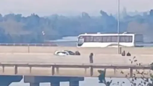Hombre amenaza con lanzarse al río Biobío en Puente Coihue de Negrete